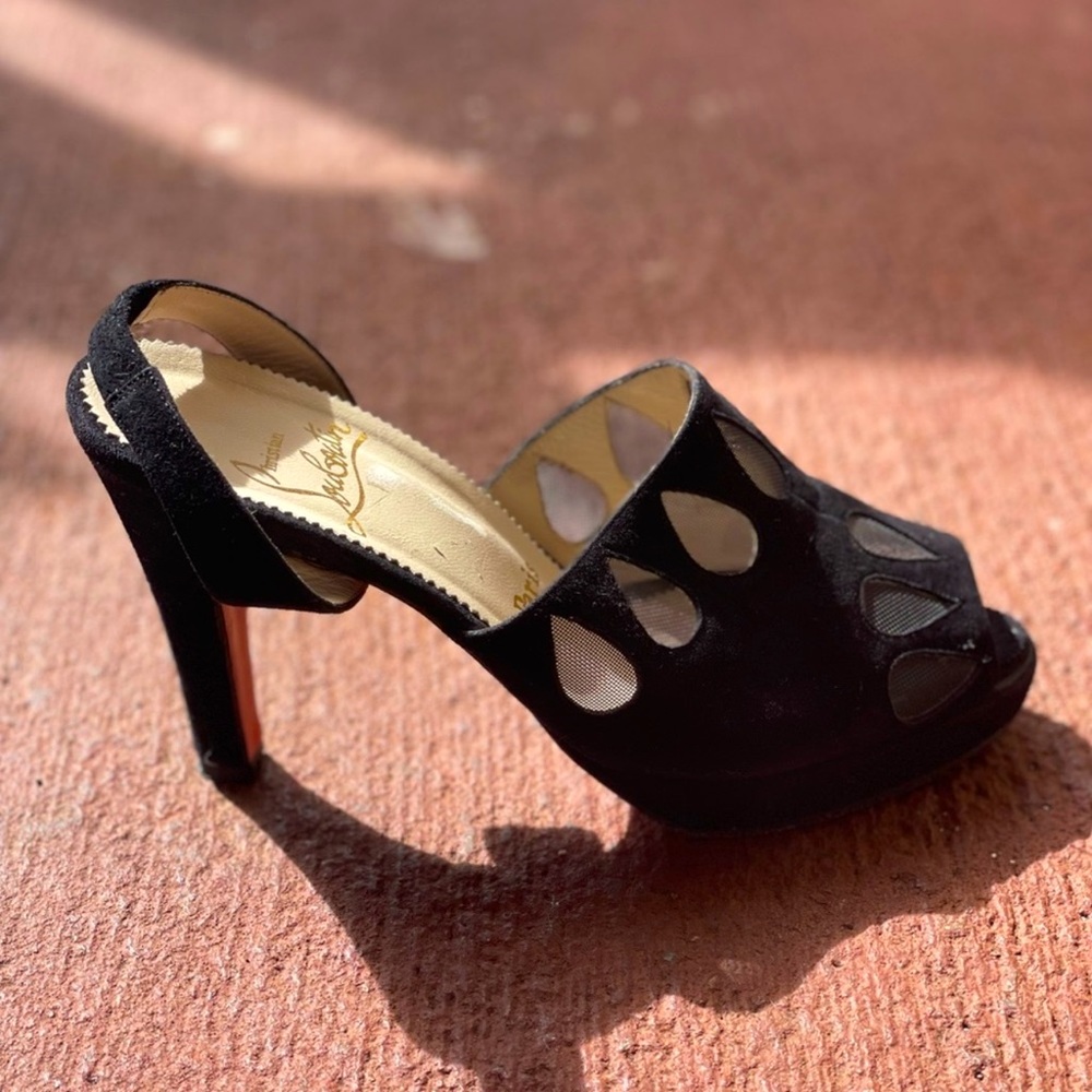 Gorgeous Christian Louboutin heels. Detachable sling backs!